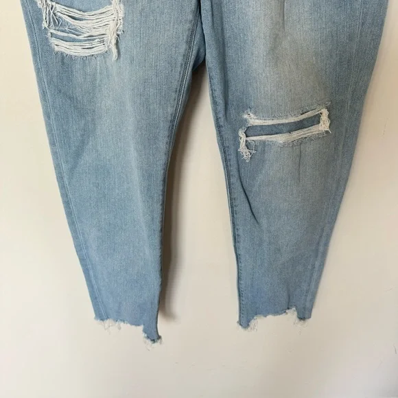 American Eagle Curvy Mom Jeans Light Wash Blue Distressed Raw Hem Ankle 6 Women - Picture 4 of 8